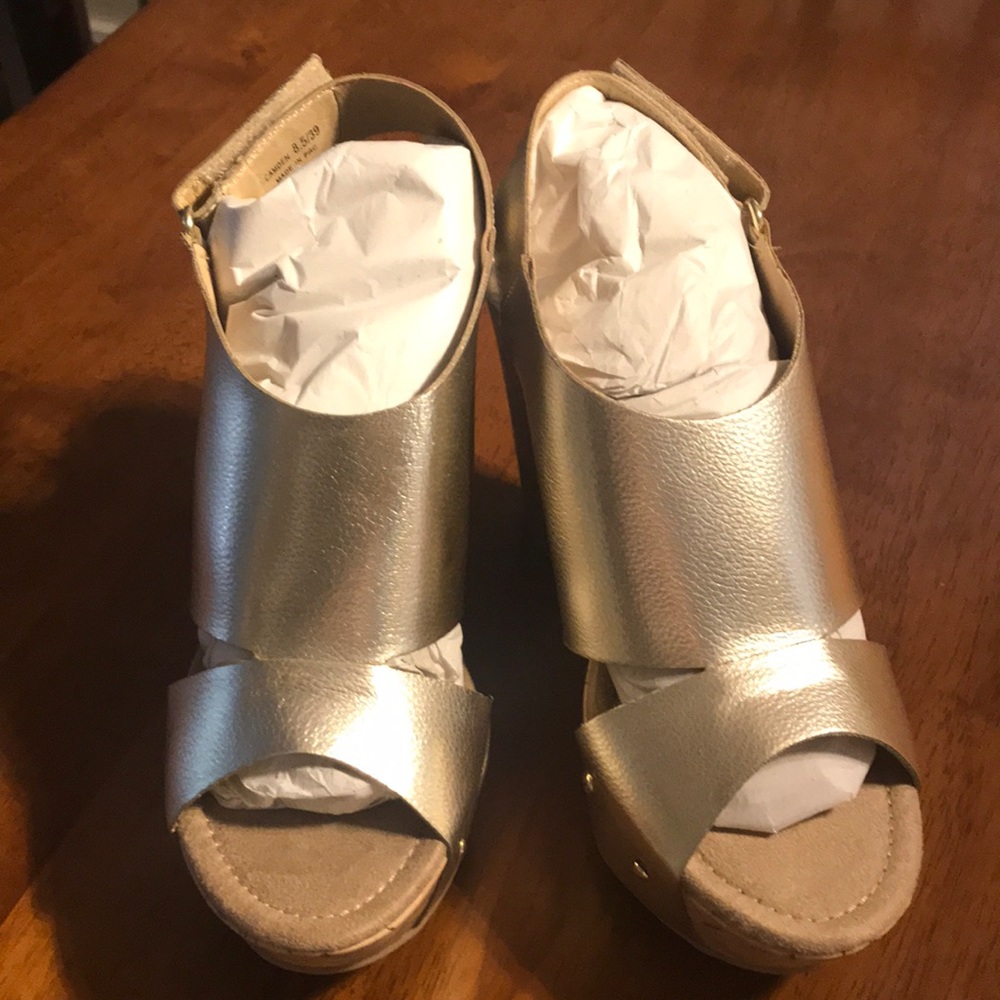 Beautiful gold cork wedges